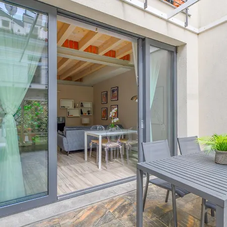 Terrace Bloom Heart Of Apartment Como
